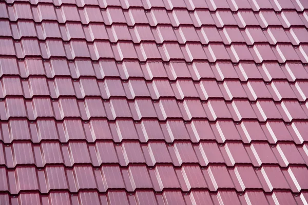 Bir Evin Kırmızı Metal Çatısına Yakın Çekim — Stok fotoğraf