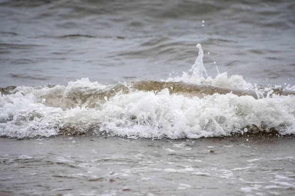 海沿岸の小さな波 名声の波 — ストック写真