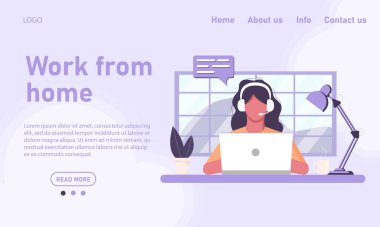 Serbest çalışan bir kız evde çalışıyor.