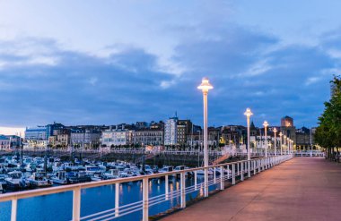 Gijon, Asturias, İspanya marinası manzarası.