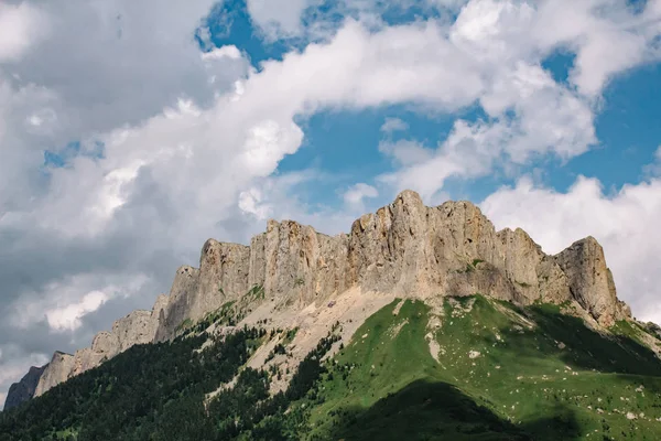 Cumhuriyet Adygea territiry Kuzey Kafkasya'da Büyük Thach adlı dağ