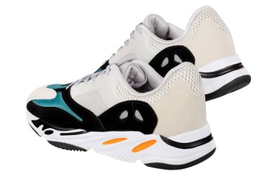 Erkek spor ayakkabıları beyaz arkaplanda izole