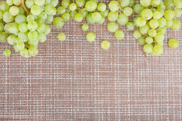 Uvas Aisladas Sobre Fondo Blanco —  Fotos de Stock