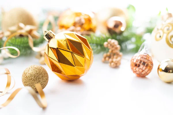 Χριστουγεννιάτικο Φόντο Πράσινο Χρυσό Τόνους Bokeh Αποτέλεσμα Χρυσή Χριστουγεννιάτικη Μπάλα — Φωτογραφία Αρχείου