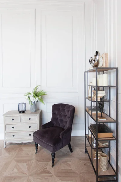 modern Art-Nouveau-Stil zwei hohen Wohnzimmer Interieur mit stai ... modern Art-Nouveau-Stil zwei hohen Wohnzimmer Interieur mit stai ...