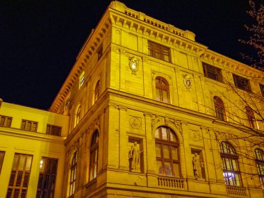 Ostrava 'nın Gece Manzarası. Jirasek Meydanı. Çek Cumhuriyeti