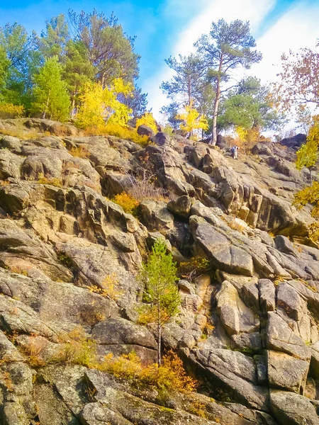Rocky Landscape Background Colorful Autumn Trees Blue Sky — Stock Photo, Image