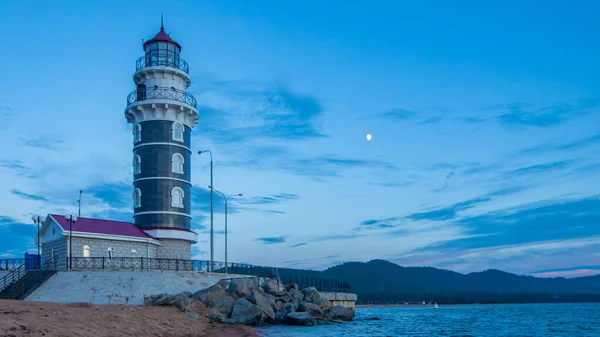 Baykal Limanı 'ndaki deniz feneri. Turka Nehri 'nin ağzında yer alır.