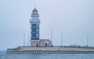 Baykal Limanı 'ndaki deniz feneri. Turka Nehri 'nin ağzında yer alır..