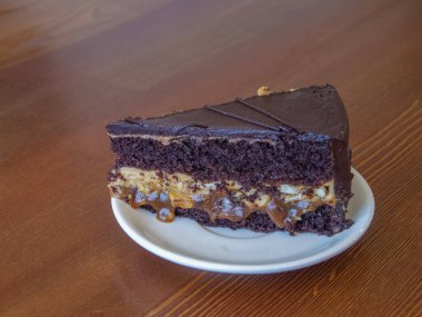 Tabakta güzel çikolatalı pasta.