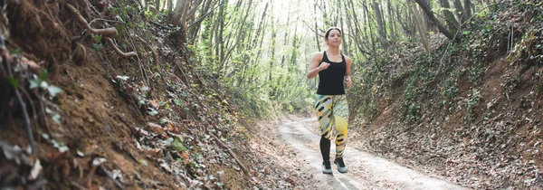 Entrenamiento en el bosque — Foto de Stock