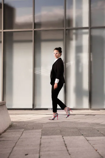 Portrait Puissant Une Propriétaire Petite Entreprise Debout Devant Son Lieu — Photo