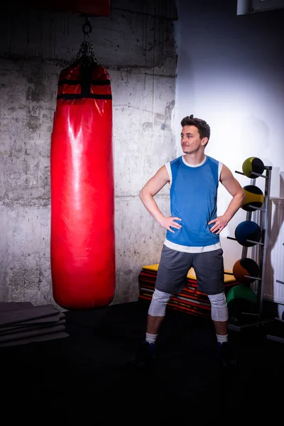 Young Male Standing Front Punching Bag His Boxing Session — Stock Photo, Image