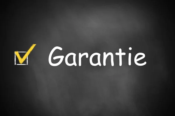 Dark black chalkboard checkbox checked "Garantie" (engl. warrant — Stock Photo, Image