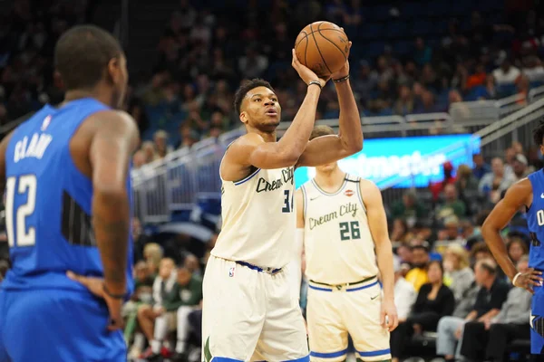 Orlando Magic Φιλοξενεί Milwaukee Bucks Στο Amway Στο Ορλάντο Της — Φωτογραφία Αρχείου