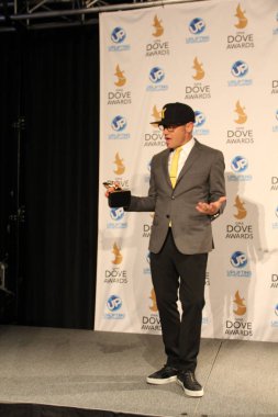 15 Ekim 2013 'te Tennessee, Nashville' deki Allen Arena 'da düzenlenen 44. GMA Dove Ödülleri' nin sahne arkasında..  