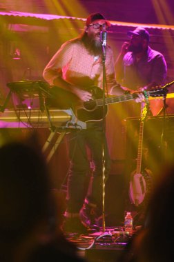 Christian Rock Group David Crowder Band, 17 Ekim 2017 'de Orlando Florida' daki Winter Jam Tour 'da sahne almaktadır..  