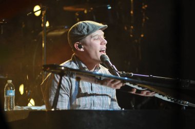 Christian Rock Bands Audio Adrenaline ve Kutless 23 Mart 2014 'te Osceola Sahne Sanatları Merkezi Kissimmee, FL' de sahne almaktadır..