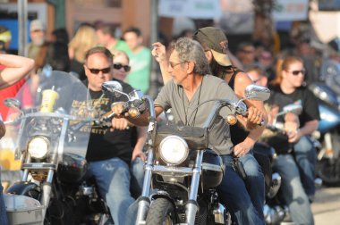 17 Mart 2012 'de Daytona Beach Florida' da düzenlenen geleneksel Bisiklet Haftası sırasında motorcular.