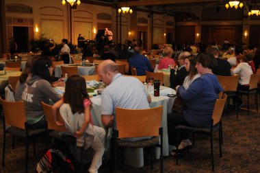 8 Nisan 2012 'de Orlando Florida' da yıllık Deniz Dünyasının Paskalya Gündoğumu Servisi. 