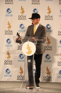 15 Ekim 2013 'te Tennessee, Nashville' deki Allen Arena 'da düzenlenen 44. GMA Dove Ödülleri' nin sahne arkasında..  