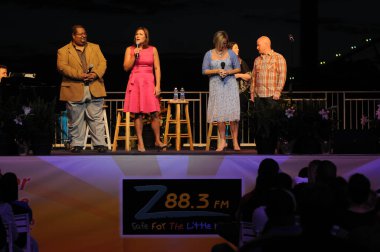 8 Nisan 2012 'de Orlando Florida' da yıllık Deniz Dünyasının Paskalya Gündoğumu Servisi.