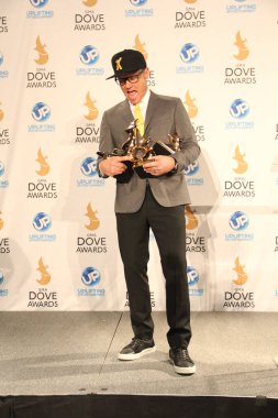 15 Ekim 2013 'te Tennessee, Nashville' deki Allen Arena 'da düzenlenen 44. GMA Dove Ödülleri' nin sahne arkasında..  