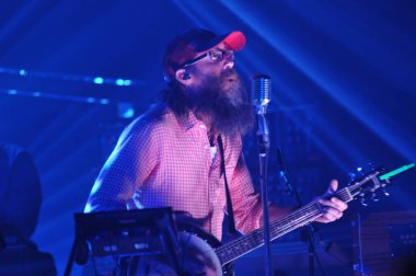 Christian Rock Group David Crowder Band, 17 Ekim 2017 'de Orlando Florida' daki Winter Jam Tour 'da sahne almaktadır..  