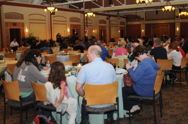 8 Nisan 2012 'de Orlando Florida' da yıllık Deniz Dünyasının Paskalya Gündoğumu Servisi. 