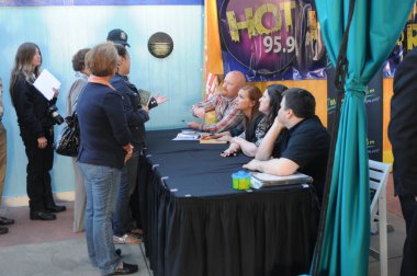 8 Nisan 2012 'de Orlando Florida' da yıllık Deniz Dünyasının Paskalya Gündoğumu Servisi. 