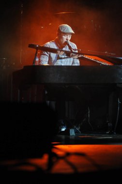 Christian Rock Bands Audio Adrenaline ve Kutless 23 Mart 2014 'te Osceola Sahne Sanatları Merkezi Kissimmee, FL' de sahne almaktadır..
