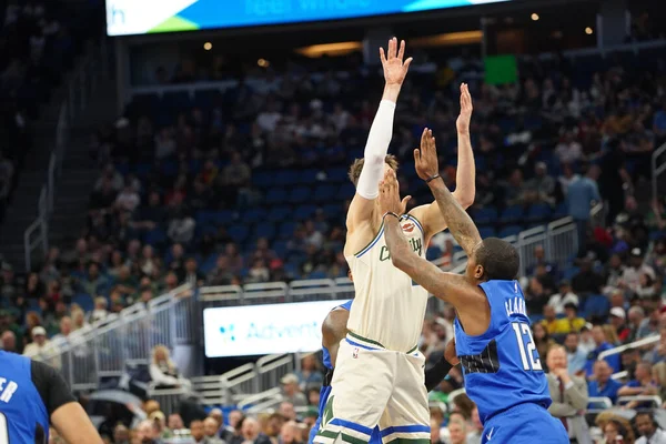 Orlando Magic, 8 Şubat 2020 tarihinde Orlando Florida 'daki Amway' de Milwaukee Bucks 'a ev sahipliği yaptı..  