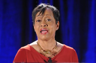 Yargıç Glenda Hatchett 22 Ekim 2014 'te Orlando Florida' daki İnanç Sempozyumu sırasında konuştu.  