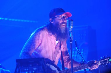 Christian Rock Group David Crowder Band, 17 Ekim 2017 'de Orlando Florida' daki Winter Jam Tour 'da sahne almaktadır..  
