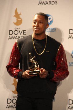 15 Ekim 2013 'te Tennessee, Nashville' deki Allen Arena 'da düzenlenen 44. GMA Dove Ödülleri' nin sahne arkasında..  