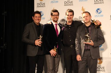 15 Ekim 2013 'te Tennessee, Nashville' deki Allen Arena 'da düzenlenen 44. GMA Dove Ödülleri' nin sahne arkasında..  