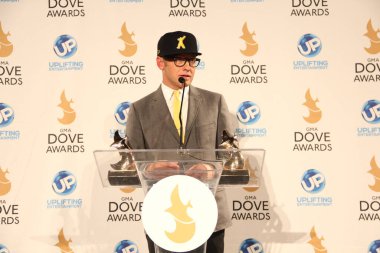 15 Ekim 2013 'te Tennessee, Nashville' deki Allen Arena 'da düzenlenen 44. GMA Dove Ödülleri' nin sahne arkasında..  