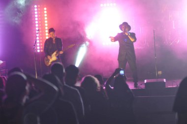 Christian Rock Bands Audio Adrenaline ve Kutless 23 Mart 2014 'te Osceola Sahne Sanatları Merkezi Kissimmee, FL' de sahne almaktadır..