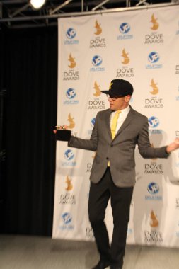 15 Ekim 2013 'te Tennessee, Nashville' deki Allen Arena 'da düzenlenen 44. GMA Dove Ödülleri' nin sahne arkasında..  