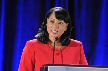 Yargıç Glenda Hatchett 22 Ekim 2014 'te Orlando Florida' daki İnanç Sempozyumu sırasında konuştu.  