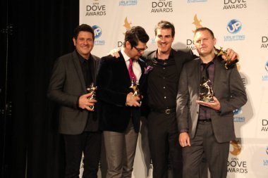 15 Ekim 2013 'te Tennessee, Nashville' deki Allen Arena 'da düzenlenen 44. GMA Dove Ödülleri' nin sahne arkasında..  