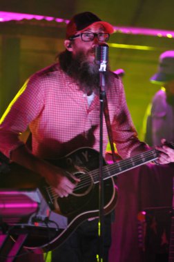 Christian Rock Group David Crowder Band, 17 Ekim 2017 'de Orlando Florida' daki Winter Jam Tour 'da sahne almaktadır..  