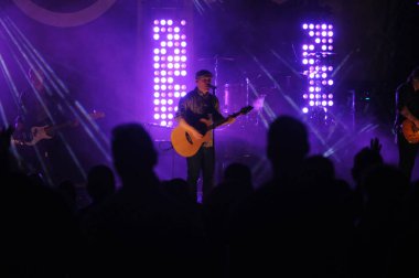 Christian Rock Bands Audio Adrenaline ve Kutless 23 Mart 2014 'te Osceola Sahne Sanatları Merkezi Kissimmee, FL' de sahne almaktadır..  