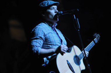 Christian Rock Bands Audio Adrenaline ve Kutless 23 Mart 2014 'te Osceola Sahne Sanatları Merkezi Kissimmee, FL' de sahne almaktadır..  