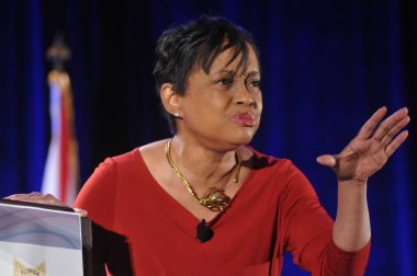 Yargıç Glenda Hatchett 22 Ekim 2014 'te Orlando Florida' daki İnanç Sempozyumu sırasında konuştu.  