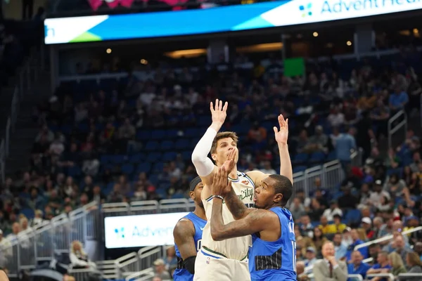 Orlando Magic, 8 Şubat 2020 tarihinde Orlando Florida 'daki Amway' de Milwaukee Bucks 'a ev sahipliği yaptı..  