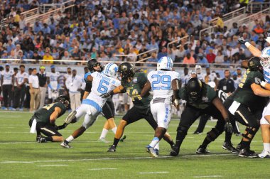 Kuzey Carolina 29 Aralık 2015 tarihinde Orlando Florida 'daki Kamp Dünya Stadyumu' nda oynanan Russell Atletizm Kupası 'nda Baylor ile karşılaşacak..