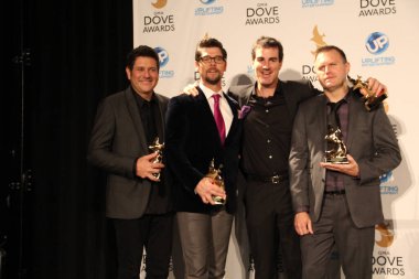 15 Ekim 2013 'te Tennessee, Nashville' deki Allen Arena 'da düzenlenen 44. GMA Dove Ödülleri' nin sahne arkasında.