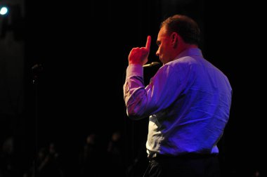 Şarkıcı Jon Bon Jovi, 5 Kasım 2016 'da St. Petersburg Florida' da Devlet Street Theater in Support of HIllary Clinton 'ın Başkan İhalesi' nde sahne alıyor.