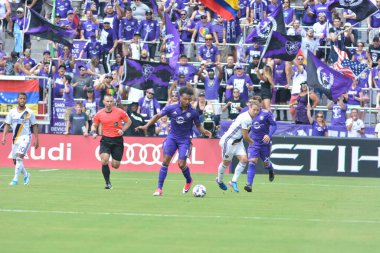 Orlando City 15 Nisan 2017 'de Florida, Orlando' daki Citrus Bowl 'da Los Angeles Galaksisine ev sahipliği yaptı.. 